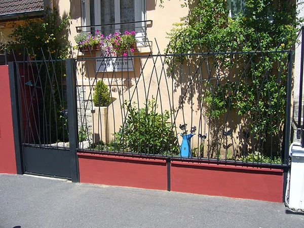 Vue d'ensemble de la clôture à barreaudage