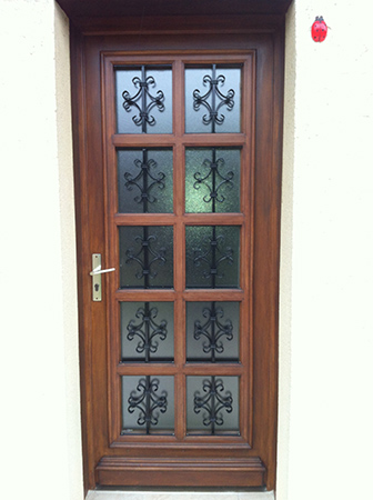 Fabrication et pose de sécurisation des vitrages sur porte d'entrée