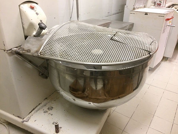 Réparation d'une protection aluminium d'un pétrin de boulangerie